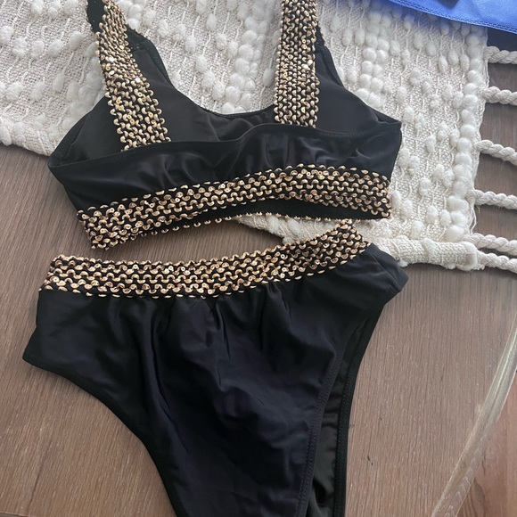 Bathing suit - Picture 2 of 2